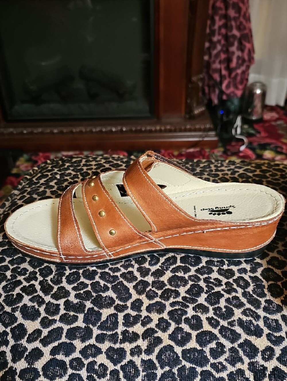 Spring Step Tan Leather Slip-On Sandal - Picture 4 of 11